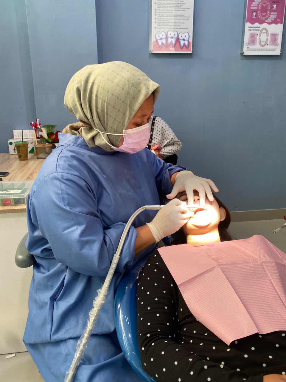 Scaling Gigi Nine Dental